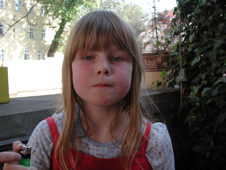 Little Girl in Prague Cafe.jpg 383.9K